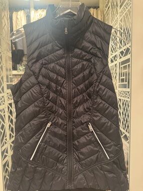 Black Quilted Sleeveless Puffer Vest - Women's Jacket